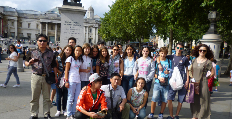 学生们在伦敦游览